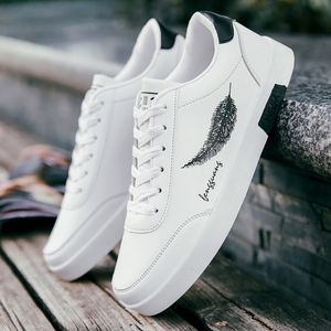 Nya casualskor Herrbrädor skor trenda slitstarka herrskor små vita skor dagliga sportskor för studenter
