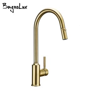 Bagnolux escovado Gold Brass Cozinha Torneira Premium Premium Gósoneck Pull Out Torneira da cozinha Misturador Tap Soll Brass Construction 240508