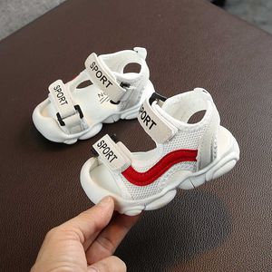 Sandały 2022 Chłopcy anty poślizgowi Summer Nowe buty do chodzenia 0-3-letnie dziecko H240510