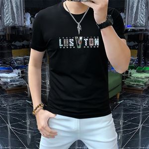 Alta qualidade 2024 Designer masculino Camisetas de moda Roupa de moda Carta de perfuração quente Casual Manga curta Calssic Tshirt Skateboard Tops casuais Tees