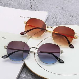 Sonnenbrille Mode Luxusdesigner 2024 Sonnenbrille für Frauen Strand schattiert elegante große Rahmen Display kleines Gesicht Sonnenbrille für Männer Koreanische Version UV uv