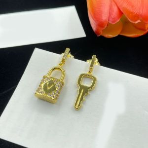 Luxo 18k ouro banhado clássico letra de cristal key bloqueio charme briols breol breol breol breol brincos de designer original aço inoxidável jóias de casamento de aço inoxidável