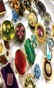 Lotes em massa 50pcs vintage colorido esmalte liga mulheres anéis de tamanho aberto bronze mix de prata design sort rings inteiros partido 7155466