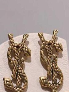 Vintage Bronze Letters Kolczyki marki Listy Projekt Studs Ear Studs Kobiet Girl Party Biżuteria Akcesoria 4296152