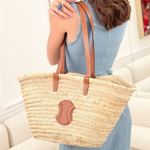 Kvinnor Tote Woven Basket Beach Påsar Lyxiga designers handväska och handväska halm axelpåsar stora crossbody mens raffias rese bagage sommarkoppling shoppare väska