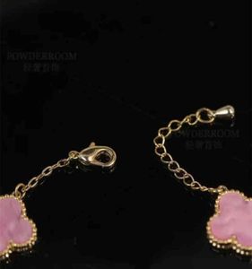 Korean version simple fashion pink shell slightly inlaid with four leaf clover women039s bracelet light luxury high sense niche7572150923