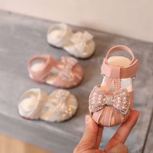 Kız serin 1-2-3 yaşındaki prenses bebek yürüyüş ayakkabıları yumuşak taban okul öncesi yaz sandaletleri 0