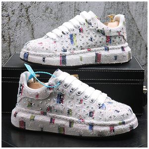 Designer britannici Diamond Dress Wedding Scarpe Spring Autumn Business Sport Sneaker Casual Sneaker traspirante con il fondo rotondo Spesso con i mocassini a piedi N154