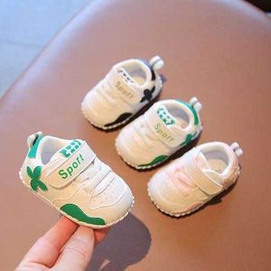 Sneakers 2022 Autumn New 0-1 år gammal baby mjuk ensamgångsskor för barn andningsbara spädbarn och unga håller på H240510