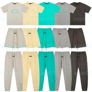 Summer Mens Trailtsits Tasarımcı T-Shirt Sıradan Çift Set Trailtsuits Gevşek T-Shirt Üst Moda Set Plaj Şortları Jogging Pants S-XL