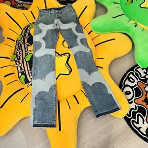 Y2K American Fashion High Street Patchwork Modello di jeans ricamato Mens Punk harajuku gamba dritta pantaloni bagliori di denim 240510