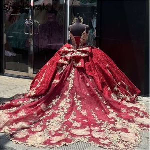 Glitzer rote Prinzessin Quinceanera Kleider Ballhalter Blumen Applikationen Perlenkristalle Pailletten süßer 16. Kleid Court Zug