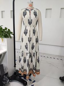 Lässige Kleider umarmen Boho-Chic-Stil mit unserem fd951 ärmelloses mittelgroße Bohemian Printkleid in Weiß