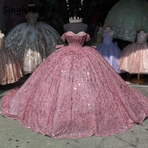 Glitter Pembe Tatlım Parlak Quinceanera Balo Gown Omuz Dantel Boncuklar Kristal Tull Meksika Tatlı 16 Elbiseler 15