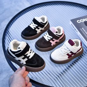 Sneakers Boys Casual Shoes 2023 Autumn/Winter New Childrens Anti slip Soft Sole Board Medium and Big Veet Warm Two Cotton H240510