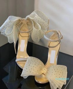 Top Design Женщины Aveline Sandals обувь патентная кожа острые насосы с луком