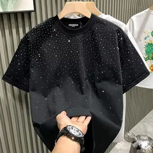 Tshirt a rivetta di strass estivo per uomo abbigliamento rotondo a maniche corte per maschi di alta strada 240509