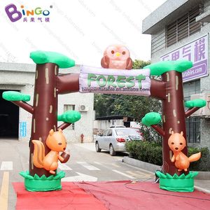 Nova largura personalizada de 8m (26 pés) com porta arqueada de floresta inflável com soprador com arcos de entrada de eventos de esquilo que se divertem para o parque de diversões Decoration Toys Sport