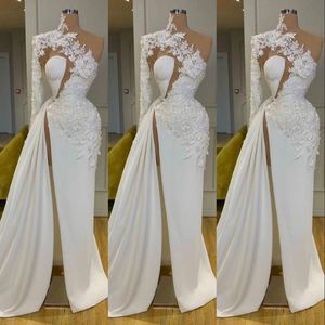 2021 Seksi Arapça Dubai Zarif Beyaz Balo Elbiseleri Yüksek Boyun Bir Omuz Uzun Kollu Çiçekler Resmi Gece Elbise Yan Bölünmüş Rob 295T