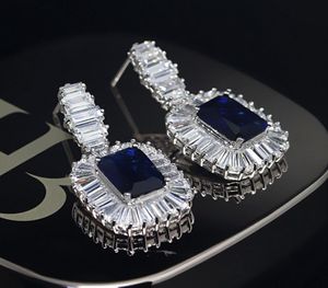 Högkvalitativ anti -allergi Brilliant Rectangle Clear and Sapphire Blue CZ Diamond Luxury Dangle Earrings3919832