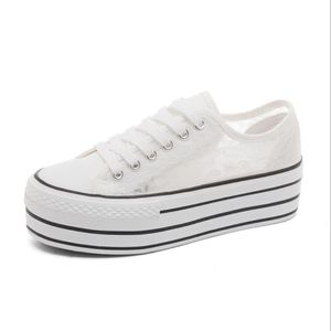 White Country Spitze Hochzeitsschuhe Frauen handgefertigte Turnschuhe Braut flach schwarzer Leinwand Plimsoll Brautjungfer Sneaker 2449