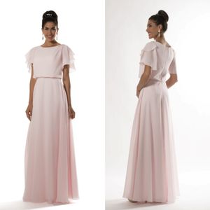 Светло-розовые длинные скромные платья подружки невесты с разрывисты