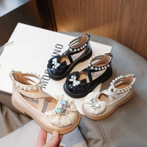 Sandals 2024 Spring Leather Shoes New Single Girls Soft Sole Roman Solid Color Shiny Princess Fashion Baby H240510