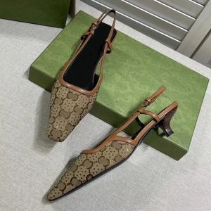 Slingback sandalet kadın tasarımcı slayt lüks elbise ayakkabıları vintage yavru kedi topuk terlik rhinestone kristal köpüklü parti düğün deri toka ağ katır kutu