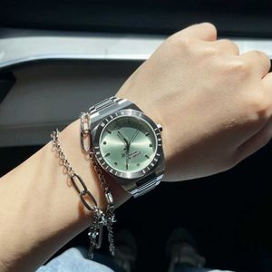 Alta versão 1 Imperatriz West Dowager Mint Green Quartz Watch End Casal