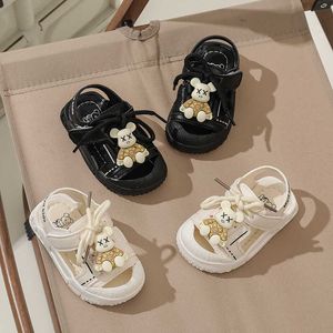 Sandały Baby Sofe Sole Summer Nowe urocze buty do chodzenia Baotou anty kopnięcie cena plażowa H240510