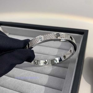Дизайнер Caritraes Bracelet Fashion Luxury V Gold Cnc Высокая версия Black Nail Full Sky Star Женская роза Diamond не исчезает