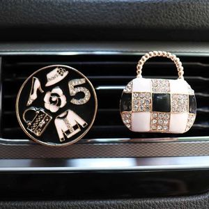 Decorazioni per interni 2024 Nuovo decoratore per decorazioni per auto a borse deodorante in aria in auto a clip per auto a clip di auto bling auto bling accessori per ragazze T240509