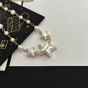 Designer Star Shaped Pendant Necklace Boutique 18K Gold Plated Classic Fashion Trend Halsband Högkvalitativ smycken Butik presenthalsband med låda födelsedagspresent