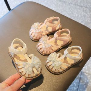 Sandalet kızlar yumuşak taban yay ayakkabıları bebek elmas yürüyüş 2 3 yaşında yaz H240510