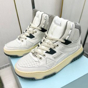 2024 Kvinnlig designer Ny färg Hög Top Retro Casual Sneakers unika ljusgrå och offvit kontrastfärger parade metallspännetillbehör Sneakers Storlek 35-41