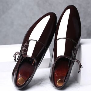 Trending italienska patentläderskor för män Business Shoe Lace Up Oxfords Plus Size Male Wedding Party Shoes Men Black Leather 240426