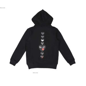 CDGS HOUDIE DESIGNER HÄRDER HOUDIES COM DES GARCONS SPELA Sweatshirt CDG Black Multiheart Zip Up Hoodie XL Brand Black Ny High Quality Red Heartie CDGS Shirt 262