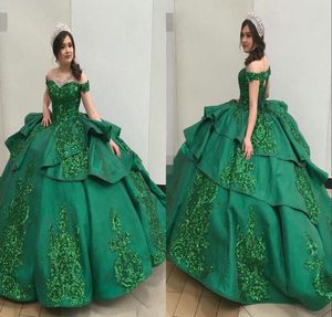2022 Glitter paljetter mönstrad smaragd green quinceanera prom klänningar mexikansk charro xv satin med ärmar ruched bollklänning formell 4490181
