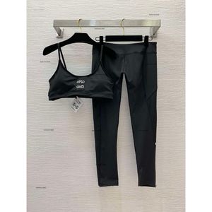 Kadın Terzini Marka Spor Giyim Tasarımcı Yoga Seti 2 PCS Moda Stereo Geometrik Desen Logosu Bahar Seksi Kefitole Yelek Tayt Tayt Pantolon Mayıs 09