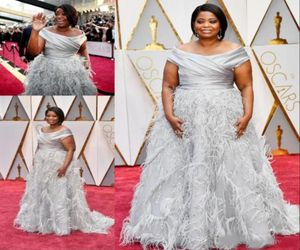 89 ° Oscar Plus size Silver Adbites Off the spalla abiti da sera di piuma di lussuosa piuma