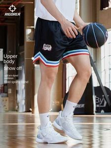 Herren -Shorts Rigorer Sommer Neu gestrickt Fünf Punkt Herren Basketball Shorts Trainfitness US Street atmungsaktive Basketball -Shorts J240510