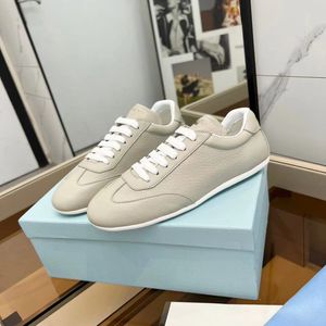 Berömda varumärkesfält män kvinnor sneakers skor spannmål läder nakna svarta tränare man komfort utmärkt löpare sport EUR35-45 5.9 08