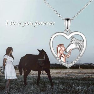 ペンダントネックレスギフトジュエリーの女の子の女の子のためのユニークなファッション馬のネックレス