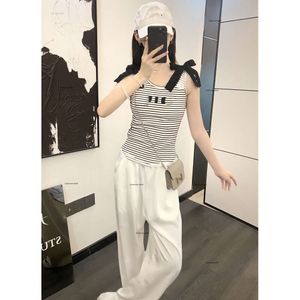 Varumärkesbyxor Set Women Camisole Two-Piece Designer Bow Embroidery Sleeveless Strap Vest Fashion Logo Trousers Pants Passar Women 2st May 08 MAJ