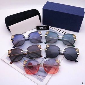 Luxury sunglasses For Women Designer Popular Fashion Big Summer Style With The Bees Top Quality UV Protection Lens Come With Case 1821