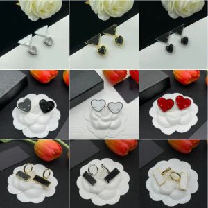 Brincos de designer de luxo preto Triângulo de esmalte branco letra do coração CARM CARMO DE EAR EAR Dangle Drop Brincho