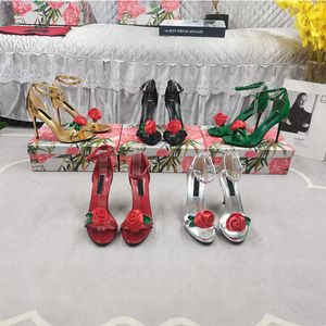 Sandali classici Donne rosse con tacchi alti con la rosa superiore abbelliti con tacchi alti abbelliti a spillo da designer di lusso da 11 cm con tacchi in pelle con scatola di grandi dimensioni 34-43