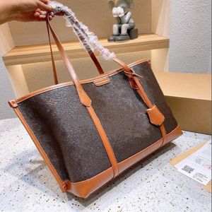 مصممي Luxurys عالي الجودة السيدات 2021 حقيبة تسوق مطبوعة حقيبة اليد الموضة أم كبيرة القدرات الكبرى محفظة LETTET 203T
