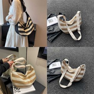 Stora väskor Evening Beach Capacity Straw Woven Bag For Women in Trendy and Fashionable Color Matching Crossbody Summer Canvas Pendling Dumpling