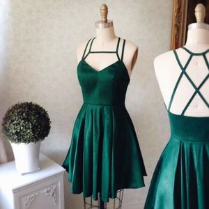Szmaragdowy zielony kantar krótkie mini homecoming sukienki 2019 A Line Elastyczne satynowe sukienki koktajlowe